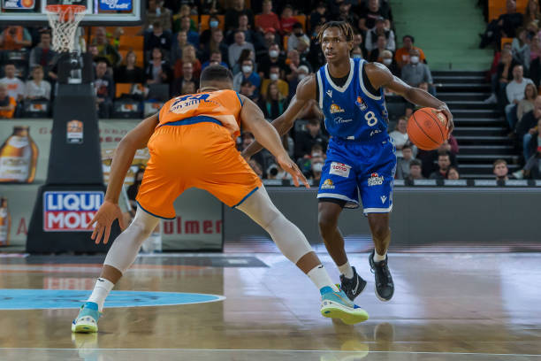 关系直接影 关系直接影