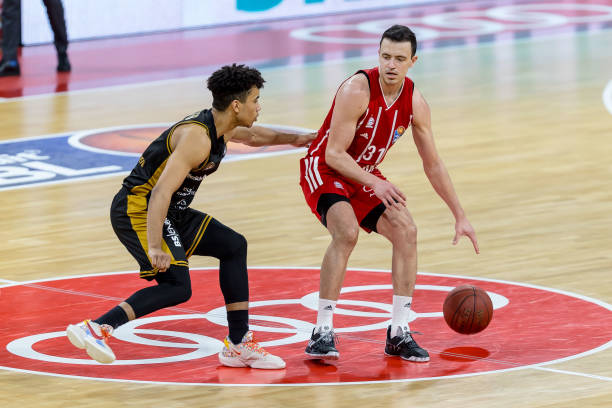 下滑的背后 下滑的背后